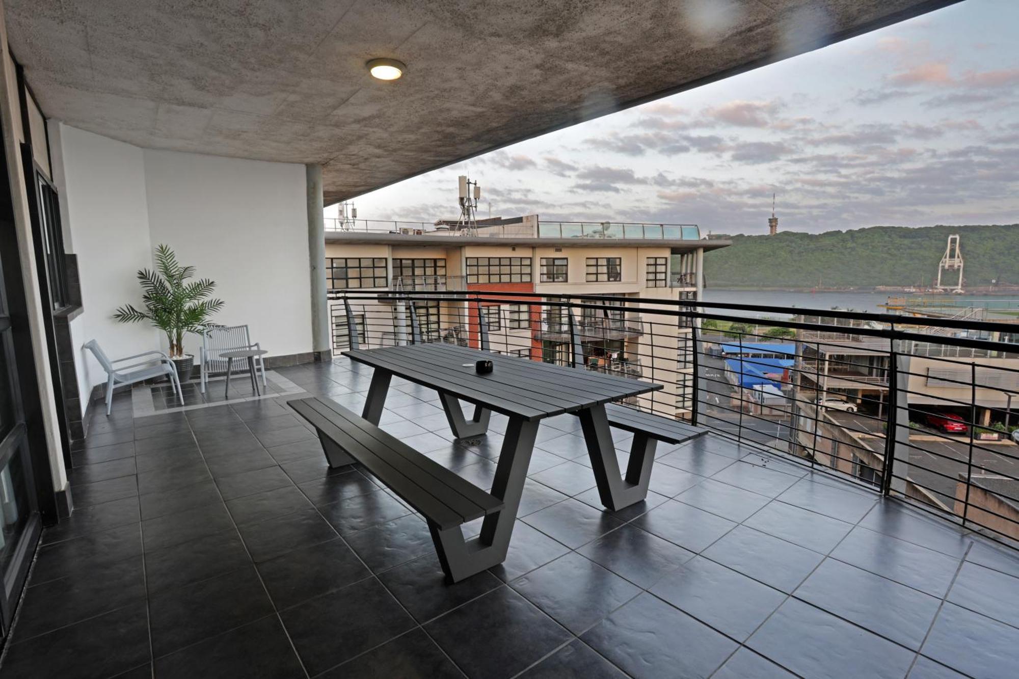 Stay At The Point - Peaceful Plentiful Penthouse Durban Exterior photo